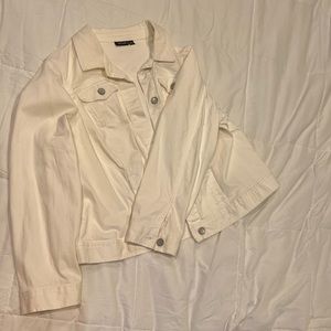 Woman’s white Denim jacket. Size 2X